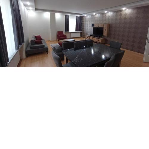 شقة سكنية واسعة وجميلة مع اطلالة بحرية مميزة - Spacious and beautiful apartment with a distinctive sea view