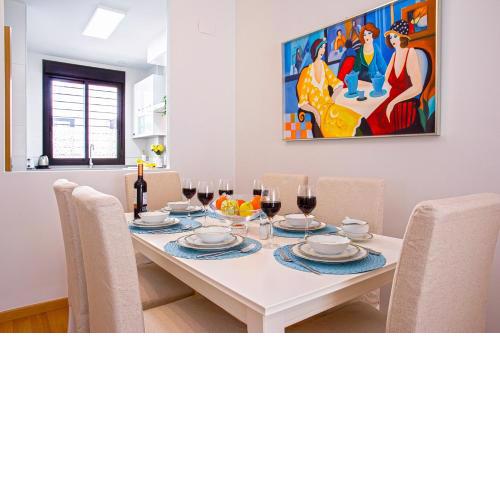 -MalagaSunApts- Huge & Central * Pool* FreePARK*
