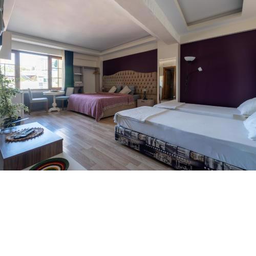 0096 - Pera, great location