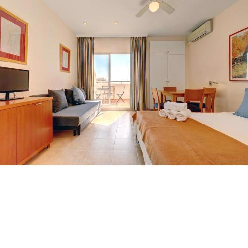 065 - Fabulous Sea View Studio