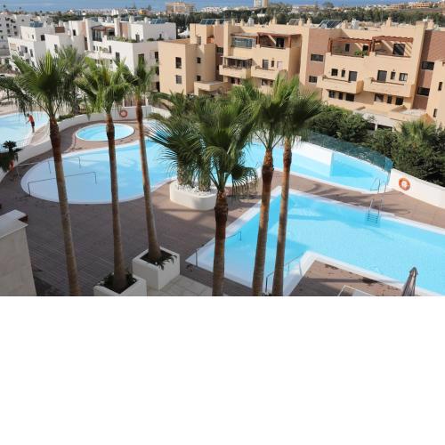 080 - Luxuriously Modern 2 Bedroom Apartment Near The Beach