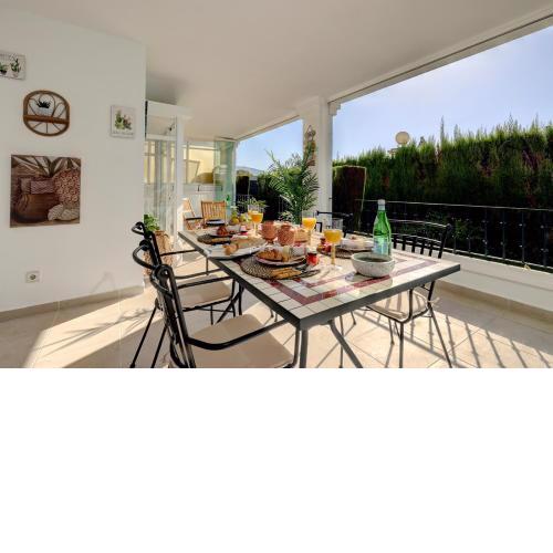 087 Stunning 2 Bed Modern Marbella Apartment With Large Private Terrace
