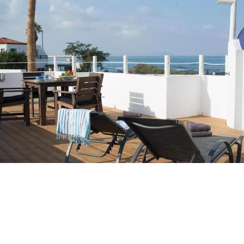 1-Bedroom Oasis just metres from the sandy beach