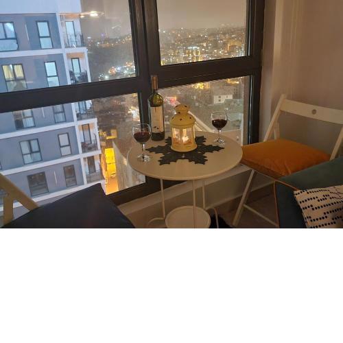 1 BR - Apartment with Great City View
