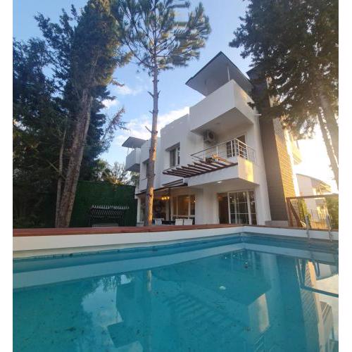 #1 Green Villa in BELEK Golf area with PRIVATE POOL & GARDEN 10 BEDS FULL TRIPLEX VILLA WIFI NETFLIX Full Kitchen & Bed Equipments Air Conditions free parking