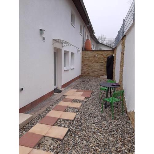 1 Zimmer, Küche Bad Apartment ca. 48 m², schöne Waldrandlage aber trotzdem zentral gelegen