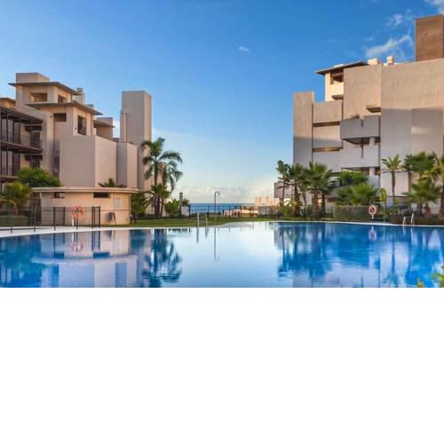 100 - Beach apartment with Private Pool