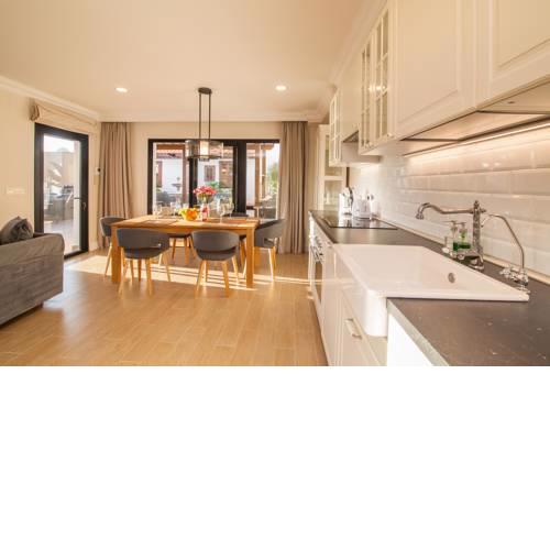 100 meters LUX Apartment with private pool and tarase