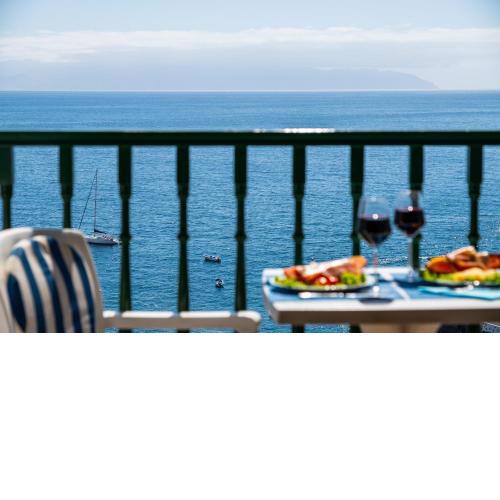 102 ACCOMODATION, FRONT LINE, SEA VIEW, wifi