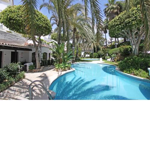 1117 Beachfront Complex Golden Beach Family Apartment