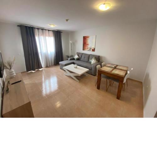 112 - Renovado apartamento de 2 dormitorios con piscina comunitaria