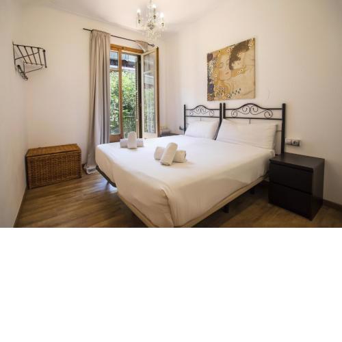 11LLAN345 Spacious apartment in Plaza Espanya