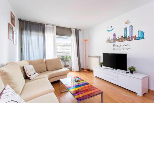 1317 - Modern Forum Apartment