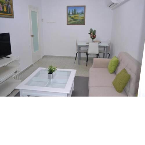 15 Minutes walk to the city centre and beach 3 bedroom Apartment Deluxe -esp1yr