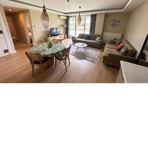 180m residence with super deluxe garden