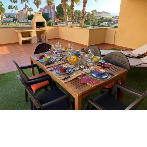 1ªLínea-50m de playa-Vistas al mar- BBQ privada-210m2 utiles-3 terrazas