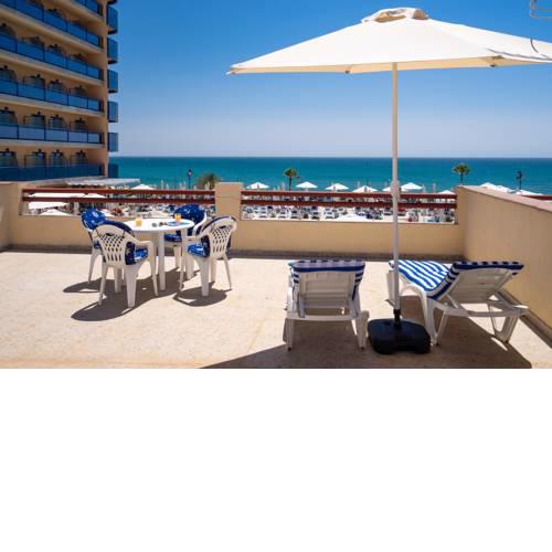 2 bed apartment with sea views