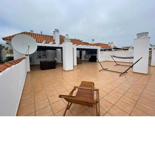 2 bed Penthouse with Sea View