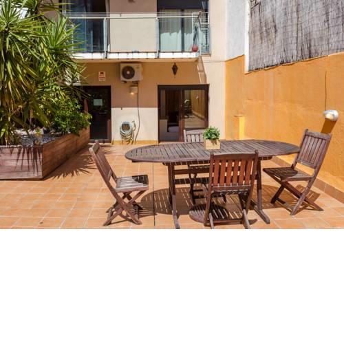 2 Bedroom and Terrace Apartment near Sagrada Familia