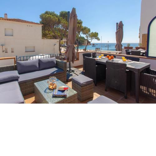 2 Bedroom Apartment, 30m to the beach, Tamariu, Costa Brava
