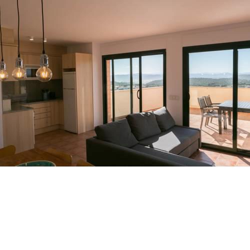2 bedroom apartment close to the center of Begur. Terrace and panoramic sea views (Ref:H41)