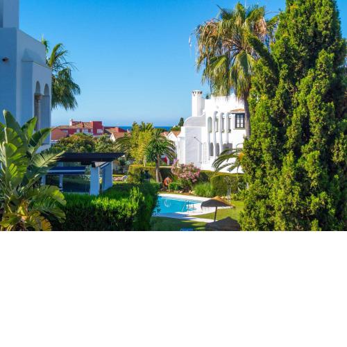 2 bedroom apartment, garden view, 5 mins from the beach
