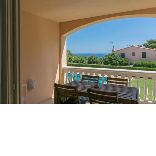 2 bedroom apartment in Aiguafreda, Begur. Sea views, terrace and pool (Ref:H11)