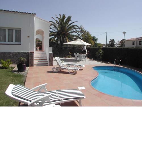 2 bedroom house with privat pool