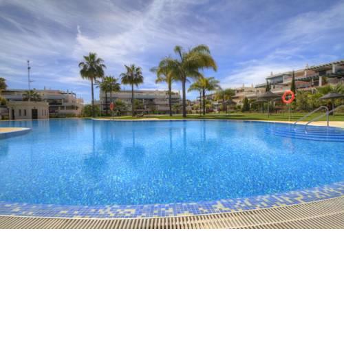 2 bedroom penthouse with sea views by Puerto Banus