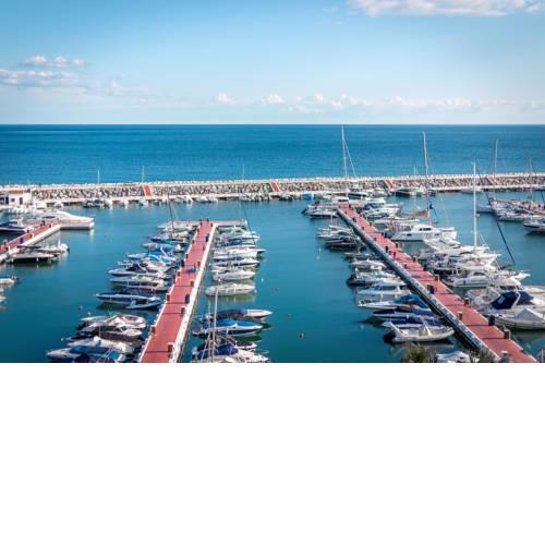 2 bedroom with great views in Puerto Banus