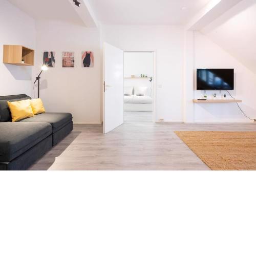2 BR top floor apartment direct on Marienplatz