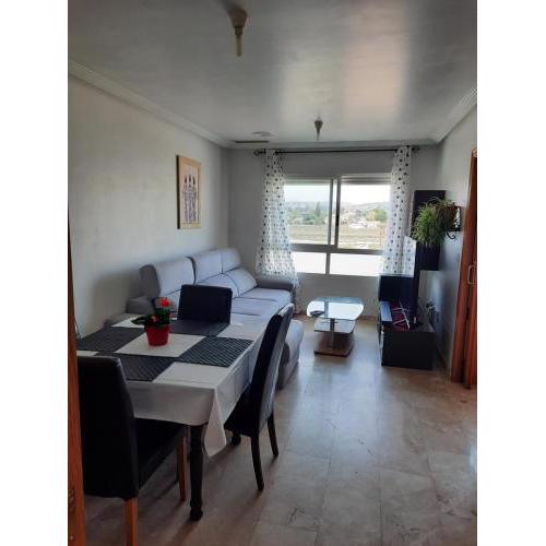 2 dormitorios piso, 2 banos, wifi , parking
