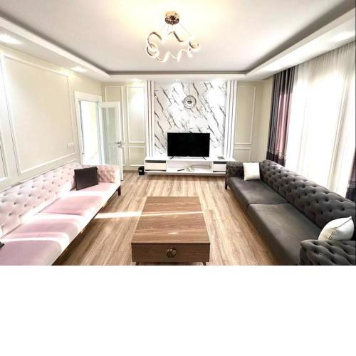 2 min from metro lux apt