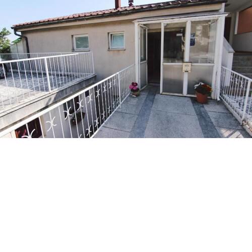 2 minutes from the beach