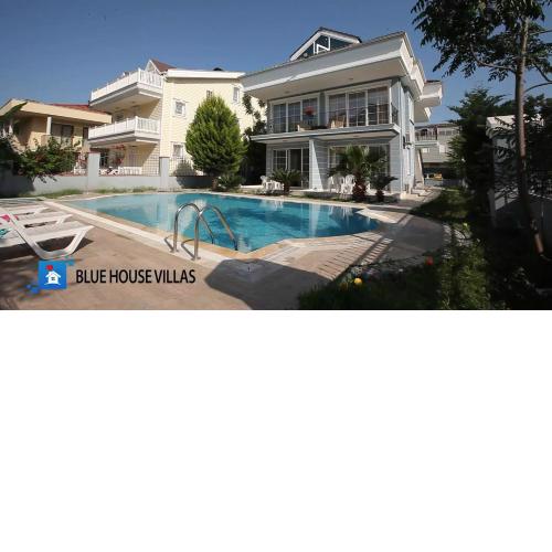2 yatak odalı Bluehouse with a sea view