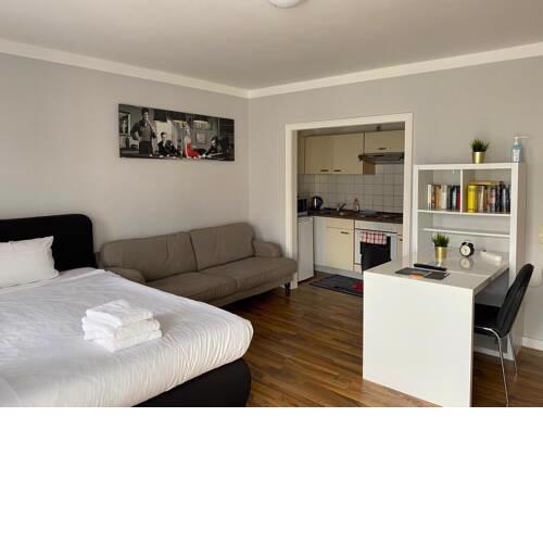2 Zimmer Wohnung mit Balkon direkt am Bahnhof