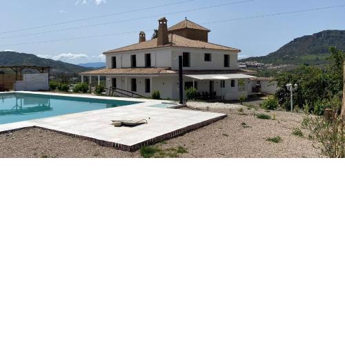 20 adultos Pool 15 x 8 AC Parking gratuito Acceso carretera Sin vecinos
