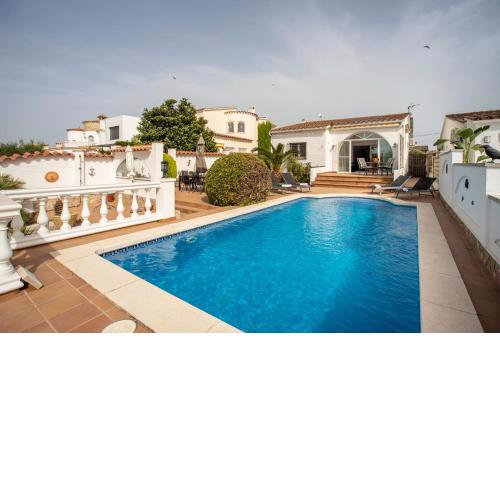 2011 Casa de planta baja con piscina y amarre