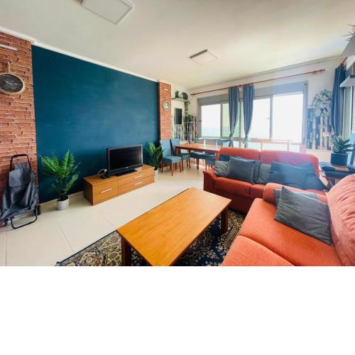 2022 Rennovated Spacious Apartment in Euromarina