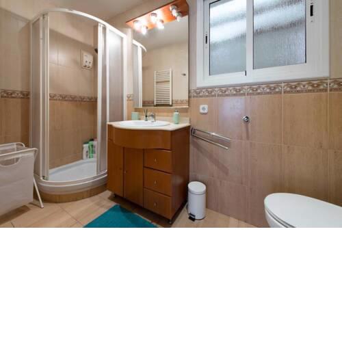 20min to centre Las Ramblas Barcelona, 5min walk to beach, 3 rooms, fully loaded aprtmnt w Netflix, AC, Nespresso, and much more