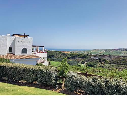 2267-Modern apt with garden and pool