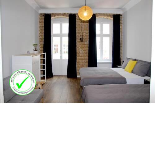 2BR 2BTHRMS high ceilings brick walls style apartm