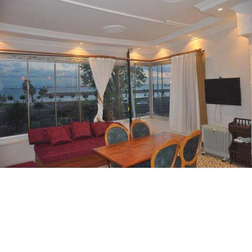 2BR Cozy Central Apartment with Amazing Sea View!