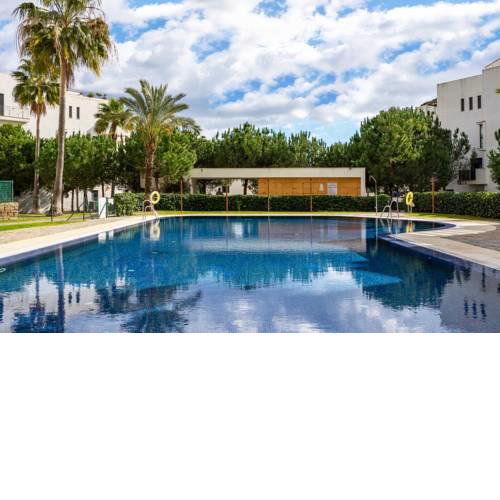 2BR poolfront family apartment WIFI and Near beach