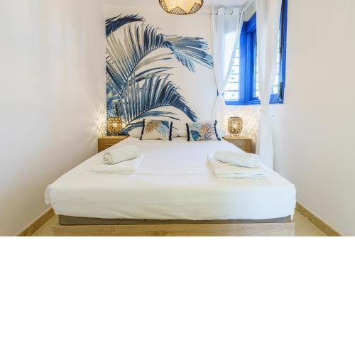 2nd line from the beach , seaviews + parking &pool