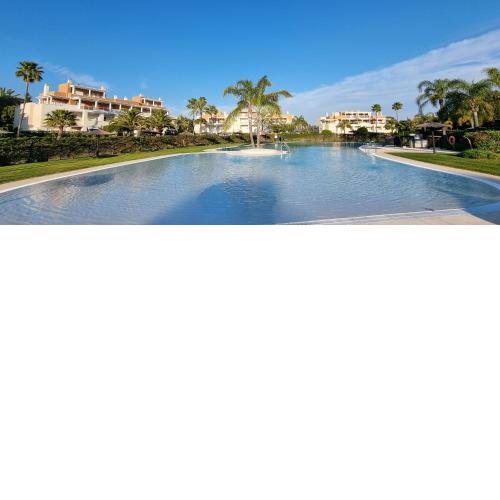 3 Bed Apartment for Families with or without kids and Golfers near Amenities