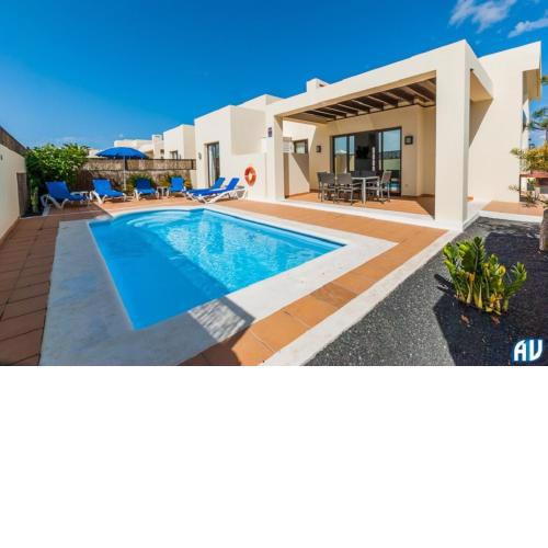 3-Bed Villa on Private Complex with Tennis Court