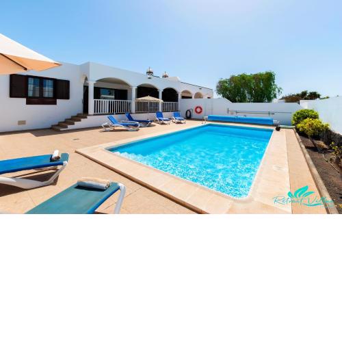 3-Bed with Roof Terrace & Great Views Malvasia