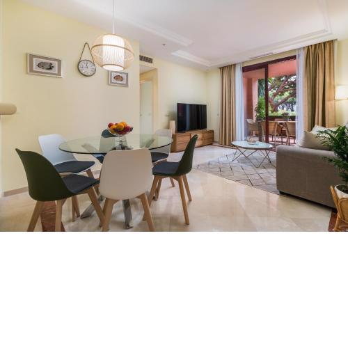 3 BEDROOM--BEACH--POOL--SAUNA--GYM