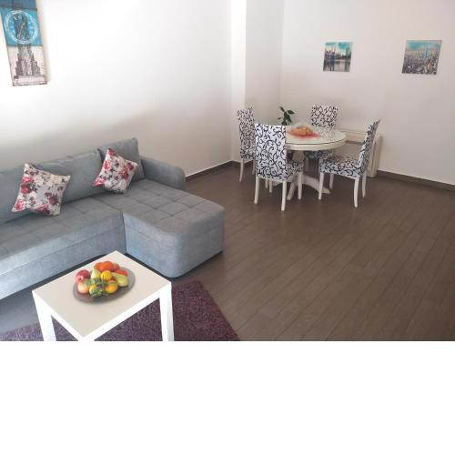 3 bedroom apartment with free parking